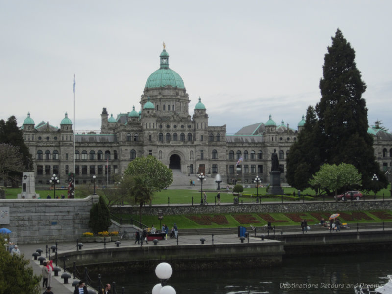 Victoria Parliament Buildings British Columbia Parliament Buildings, Neo-Baroque stone buildings with a central dome and two end pavilions