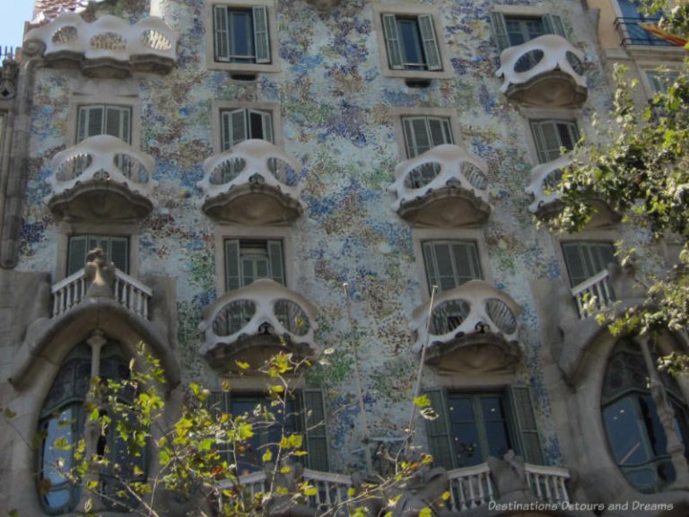 Explore Gaudí Architecture In Barcelona